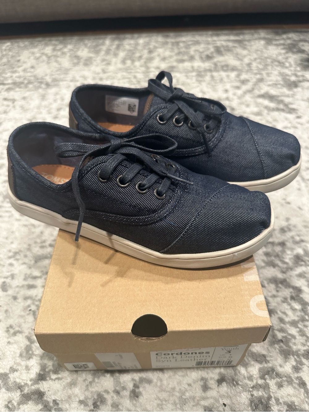 Toms Kids Cordones Dark Denim with Brown Synthetic Leather. Lace-Up Sneakers
